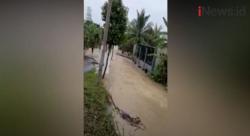 Video Tanggul Waduk Sundulan Jebol, Ratusan Rumah di Tuban Terendam Banjir