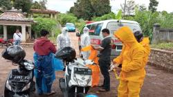 5 Keluarga di Bandung Gotong Sendiri Peti Jenazah Pasien Covid-19  di TPU Cikadut<