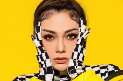 Celine Evangelista Unggah Foto Dipangku Seorang Pria, Netizen: Cari Sensasi