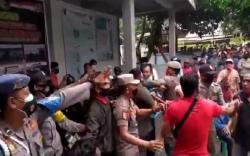 Demo Dugaan Penggelapan Dana BLT Covid-19 oleh Kades Ricuh di Lombok Timur