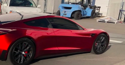 Fokus Produksi Cybertruck, Tesla Tunda Peluncuran Roadster Generasi Kedua