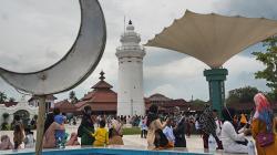 Wisata Ziarah Makam Sultan Maulana Hasanuddin Banten Dipadati Pengunjung