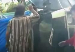 Detik-Detik Mobil Terbalik di Jalur Lintas Sumatera akibat Rusak Parah