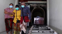 Suasana Haru Ritual Nitip di Geni, Prosesi Pembakaran Jenazah Korban Covid-19