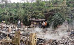 6 Rumah Ludes Terbakar, Penghuni Ngungsi ke Kantor Perkebunan Teh Cianjur