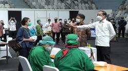 Presiden Jokowi dan Menkes Tinjau Vaksinasi Covid Massal Tenaga Kesehatan