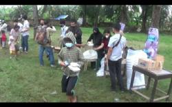 Mahasiswa di Palembang Jual Nasi Bungkus Seribu di Gunungan Sampah