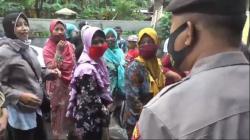 Banjir Jadi Wisata Bencana, Polres Jepara Bubarkan Kerumunan Warga <