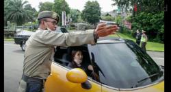 Video Penampakan Mobil Ayu Ting Ting Terjaring Razia Ganjil Genap di Kota Bogor