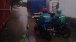 Terendam Banjir, Jalur Semarang-Kendal di Mangkang Macet Total