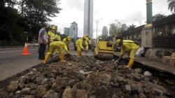Jalan Ambles Bikin Bahaya Pengendara di Fly Over Kuningan Langsung Diperbaiki
