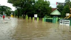 Video Akses Jalan Raya Majalengka-Indramayu Terendam Banjir<