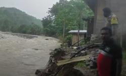 Banjir Bandang di Sikka, 10 Rumah Terancam Roboh akibat Tanggul Sungai Rusak<