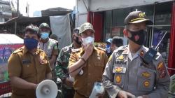 Kasus Covid-19 Meningkat, Camat Medan Timur Razia Prokes di 2 Pasar