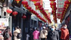 Suasana Hari Pertama Libur Imlek di Beijing, Pusat Jajanan Ramai