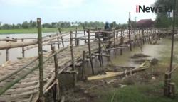Video Jalan Ambles akibat Banjir, Warga Jombang Buat Jalan Darurat dari Bambu