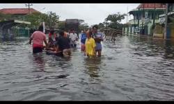 Banjir Pekalongan Masih Tinggi, Fasilitas Pelayanan Publik Lumpuh Total