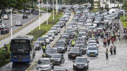 Penampakan Kemacetan Panjang akibat Banjir di Jalan Jenderal Sudirman Jakarta