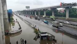 Video Ruas Tol Jatiwaringin Terendam Banjir