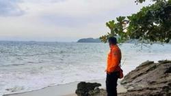 Tim SAR Tunda Pencarian Pemancing Hilang di Pantai Sedongparat Sukabumi<