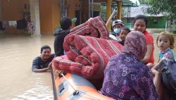 4 Desa di Bekasi Banjir akibat Tanggul Citarum Jebol, 5 Rumah Hanyut