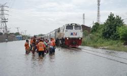 Jakarta Banjir, 15 Jadwal Kereta Api Jarak Jauh Dibatalkan