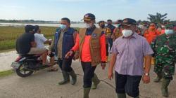 Doni Monardo dan Muhadjir Effendy Tinjau Lokasi Banjir di Krangligar Karawang