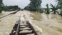 Rel Terendam Banjir, Perjalanan Kereta Api Bandung-Jakarta Dibatalkan 