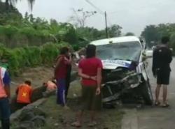 Video Ambulan di Banyumas Kecelakaan Karambol saat Bawa Jenazah