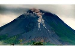  Rabu Pagi Merapi Semburkan Awan Panas Sejauh 800 Meter, Sleman Masih Aman
