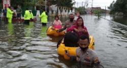 Tingginya Curah Hujan dan Penurunan Tanah Akibatkan Banjir Terjang Rumah