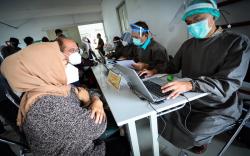 Cerita Nenek 66 Tahun di Bandung Tak Menyangka Bisa Disuntik Vaksin Covid-19<