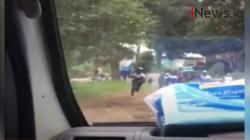 Video Polisi Tangkap 5 Pelaku Bentrokan Geng Motor di Bandung