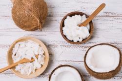 8 Cara Mengaplikasikan Minyak Kelapa dalam Merawat Kecantikan 
