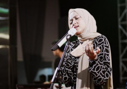 Lirik Lagu Man Ana Lengkap Teks Arab, Latin dan Artinya, Sholawat yang Berisikan Penghormatan kepada Guru