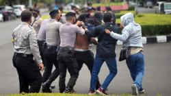 Polisi Bubarkan Paksa Aksi Mahasiswa Papua di Semarang