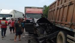 Terios Oleng dan Tabrak  Fuso di Tol Cipularang Purwakarta, 4 Luka-Luka