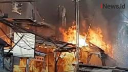 Video Belasan Rumah Terbakar di Kemayoran Jakpus
