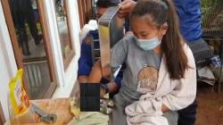 Bikin Ngilu, Tangan Perempuan Pegawai Toko Ini Tersangkut Mesin Penggiling Daging