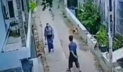 Rekaman CCTV Ibu Rumah Tangga Jadi Korban Kekerasan di Jalan Cipadu Tangerang