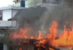 Video Rumah dan Home Industri Kerupuk di Palembang Ludes Terbakar