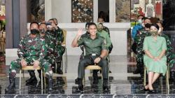 Serda Aprilia Manganang Tampil Gagah Berseragam TNI Didampingi Jenderal Andika