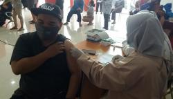 Usai Divaksin, Pedagang Pasar Atas Baru Cimahi Mengaku Lebih Tenang Berjualan