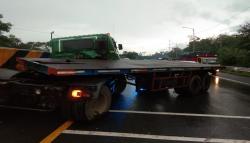 Melaju di Turunan Tol Cipularang Purwakarta, Trailer Balik Arah dan Melintang
