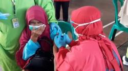Vaksinasi Covid-19 bagi Lansia Lambat, Pemkot Bandung Minta Jemput Bola<