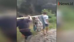 Video Viral Warga Luwu Utara Sulsel Sakit Keras Ditandu Sejauh 4 Km