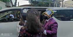 Pakai Jas Ungu, Hotman Paris Siap Divaksin Covid-19 Kedua di RS Koja