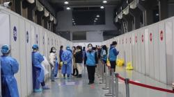 Ratusan Jurnalis Asing dan Diplomat Disuntik Vaksin Covid-19 di China