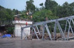 Video Jembatan sepanjang 100 Meter di Sumsel Ambruk