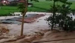 Sumedang Diterjang Banjir dan Longsor, Sejumlah Warga Dikabarkan Terseret<